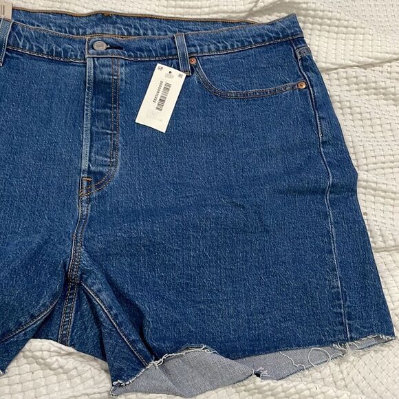 NWT- Levi’s - 20W. 501 Short - Picture 4 of 5